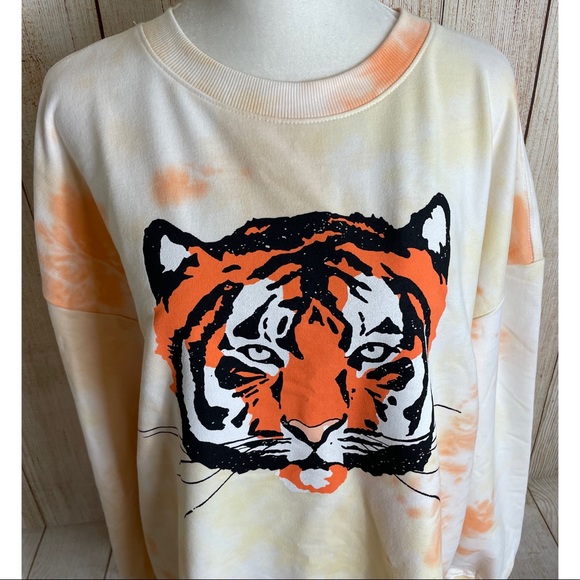 Wildfox | LA Roadtrip Tiger Sweatshirt - Picture 7 of 13